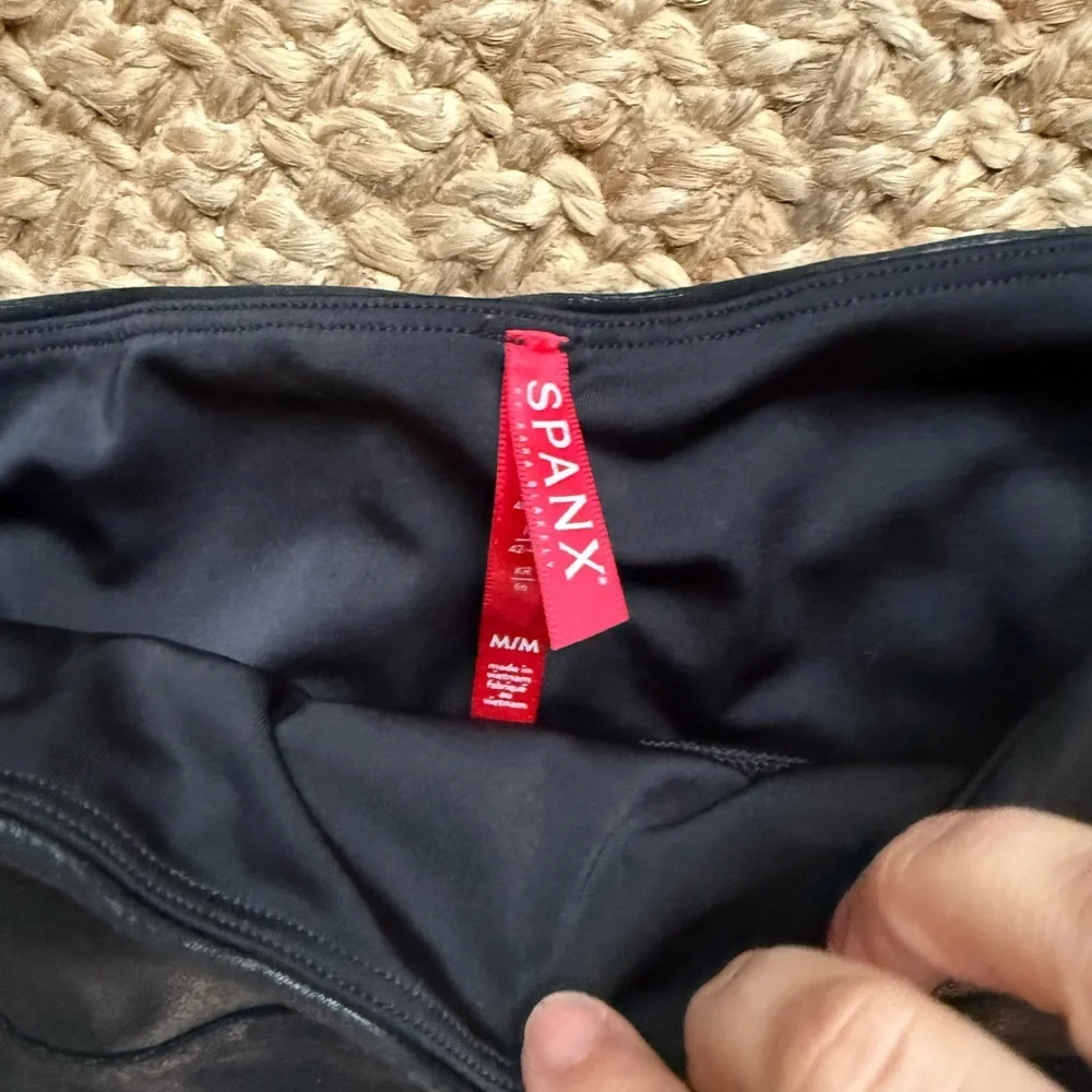 Spanx Faux Leather Moto Leggings. Black size: Medium